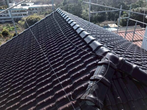 川崎市にて屋根修理〈横暖ルーフへの葺き替え工事〉の施工前写真