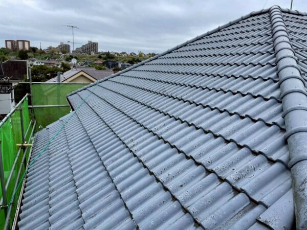 川崎市にて雨漏り修理・屋根修理〈瓦屋根からの葺き替え工事〉の施工前写真