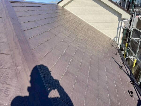 川崎市にて屋根修理〈スレート屋根のひび割れ・カバー工法〉の施工前写真