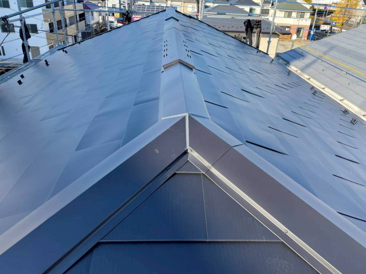 川崎市にて屋根修理〈スレートからガルバリウム鋼板へのカバー工法〉