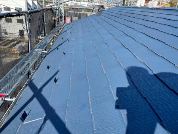 川崎市にて屋根修理〈スレートからガルバリウム鋼板へのカバー工法〉の施工前写真
