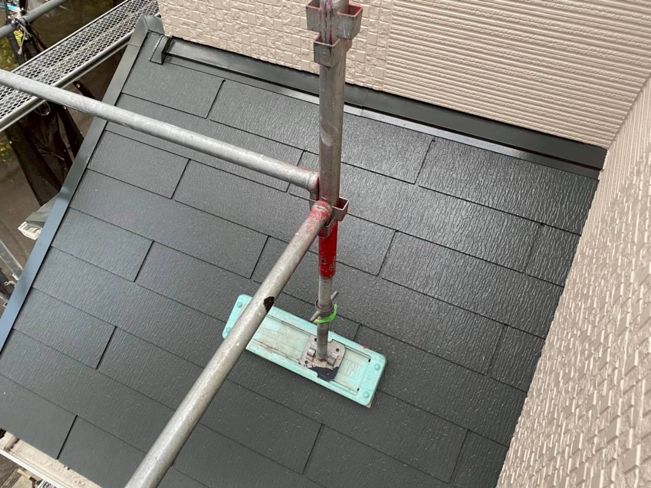 川崎市にて外壁塗装工事に伴う屋根のメンテナンス