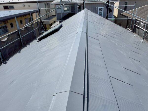 川崎市にて屋根修理〈棟板金交換工事〉の施工前写真