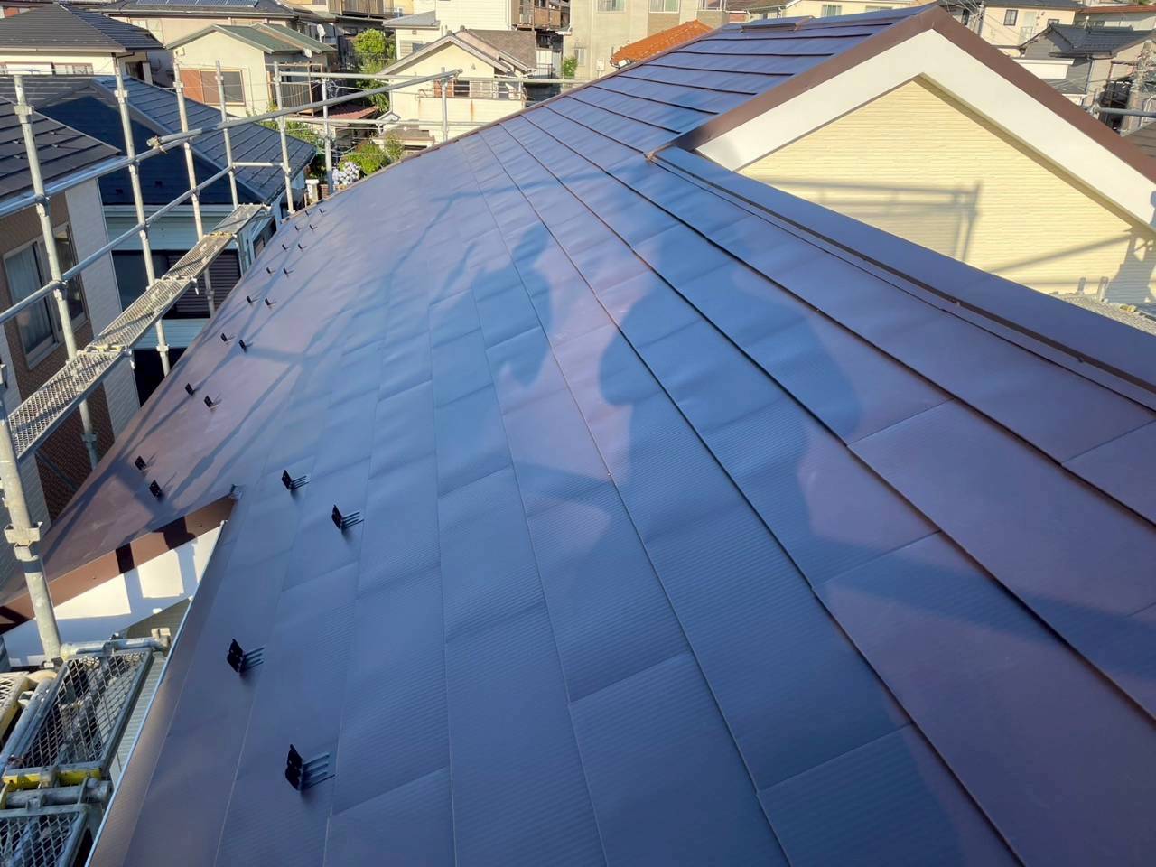 川崎市にて屋根修理〈築25年戸建てのカバー工法〉