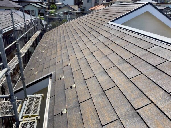 川崎市にて屋根修理〈築25年戸建てのカバー工法〉の施工前写真