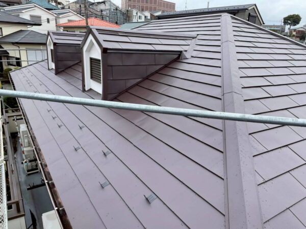 川崎市にて屋根修理〈コロニアル屋根のカバー工法〉の施工後写真