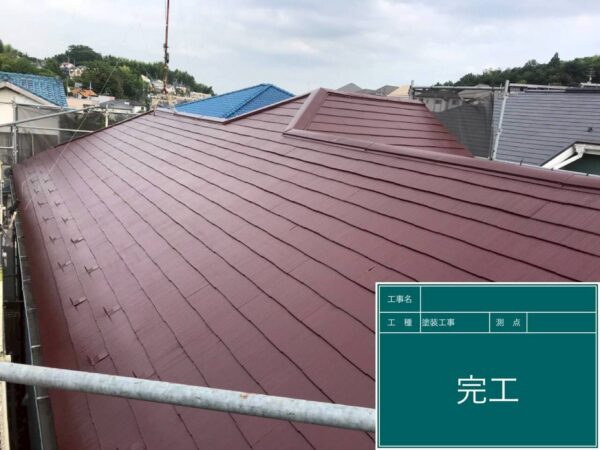 川崎市にて屋根のメンテナンス〈コロアニアル屋根の塗装工事〉の施工後写真