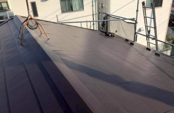 川崎市にて屋根修理〈屋根の錆び・葺き替え工事〉の施工後写真