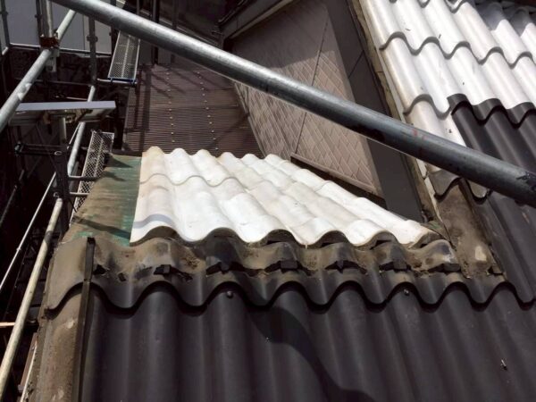 川崎市にて屋根修理〈屋根の錆び・葺き替え工事〉の施工前写真