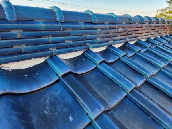 川崎市にて瓦屋根修理〈瓦のズレ防止・漆喰工事〉の施工後写真