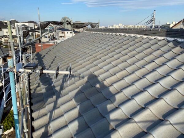 川崎市にて屋根修理＜瓦屋根から横暖ルーフへの葺き替え工事〉の施工前写真