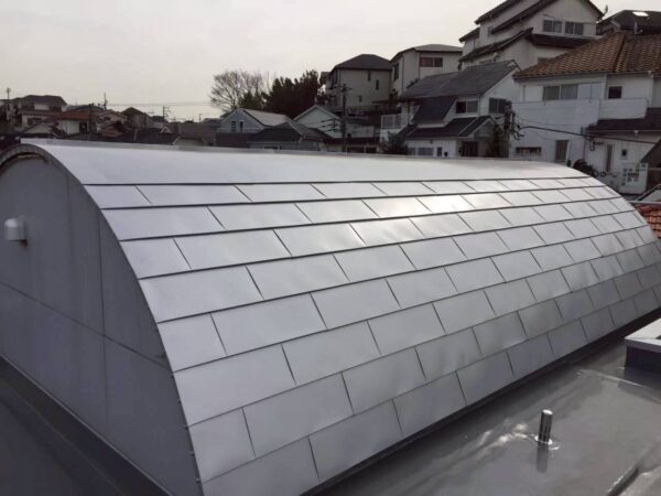 川崎市にて屋根修理・雨漏り修理〈横暖ルーフへの葺き替え〉の施工後写真