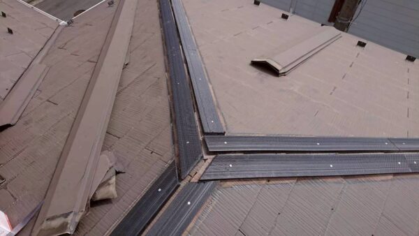 川崎市にて屋根修理〈棟板金修理・貫板交換〉の施工後写真