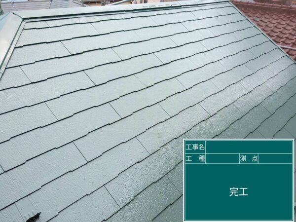 川崎市にて屋根メンテナンス・屋根塗装工事〈コケや屋根材の割れを補修〉の施工後写真