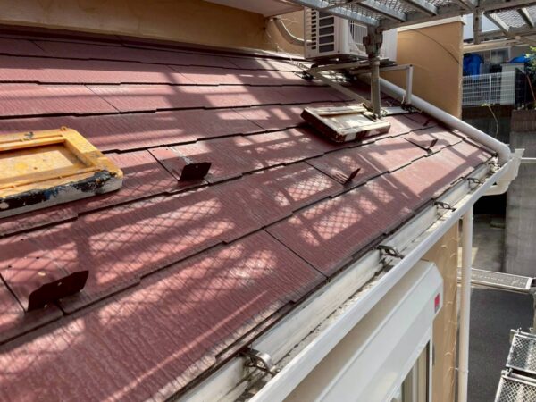 川崎市にて屋根修理〈築20年の屋根をスーパーガルテクトでカバー工法〉の施工前写真