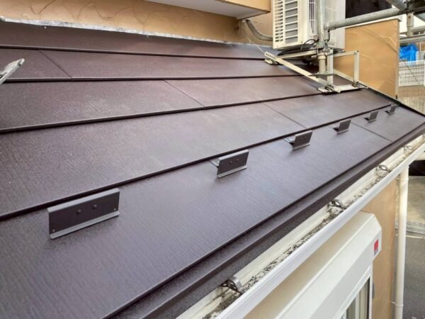 川崎市にて屋根修理〈築20年の屋根をスーパーガルテクトでカバー工法〉の施工後写真